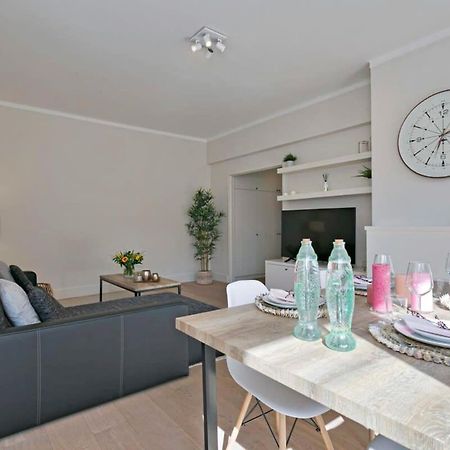 Huswell - Stylish Apartment At The Zeedijk Of Knokke Exterior photo