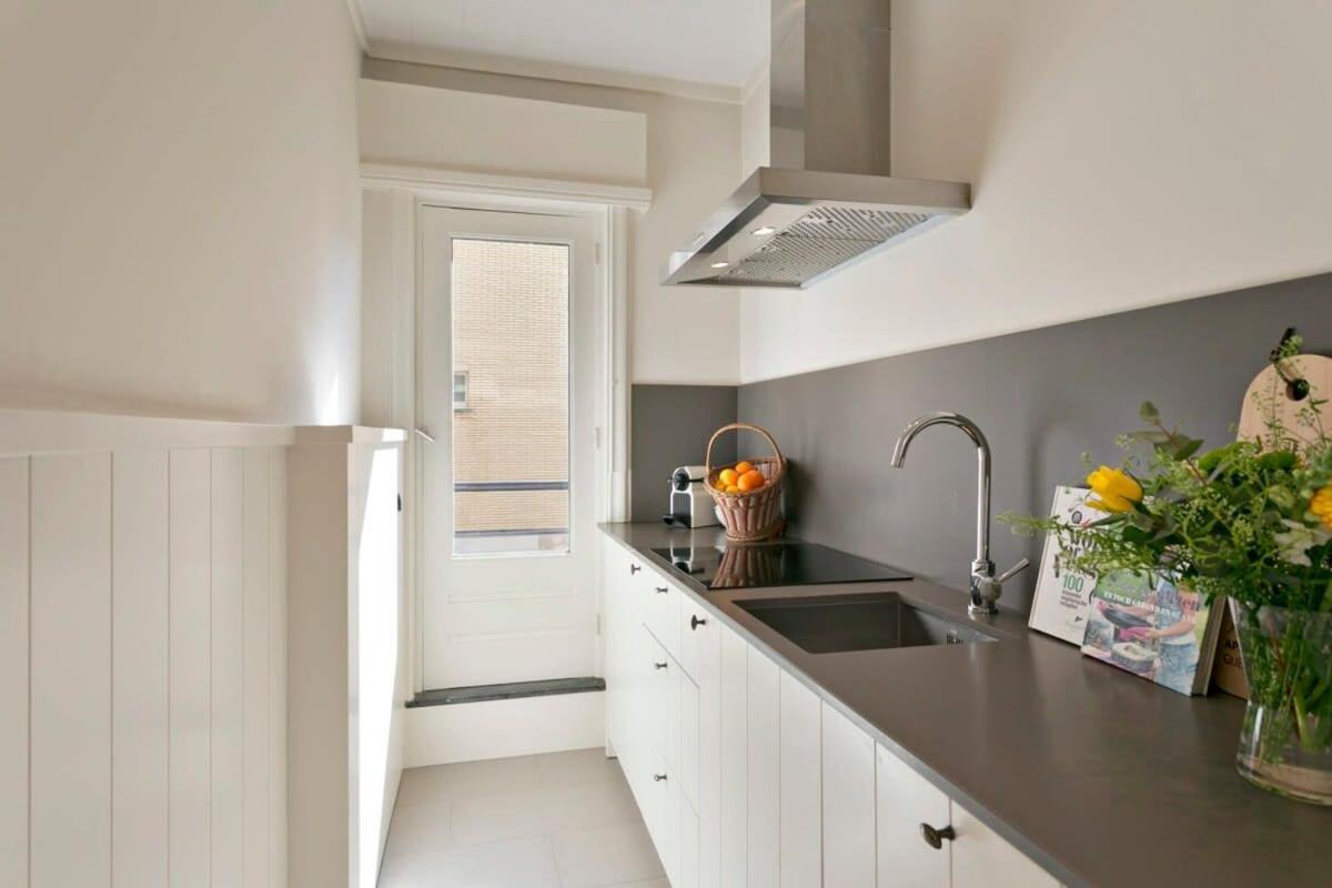Huswell - Stylish Apartment At The Zeedijk Of Knokke Exterior photo