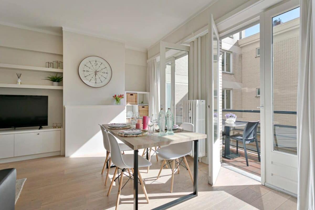 Huswell - Stylish Apartment At The Zeedijk Of Knokke Exterior photo