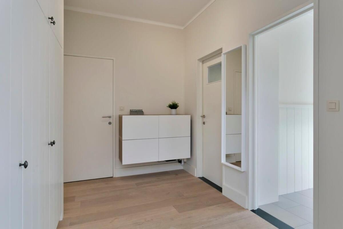 Huswell - Stylish Apartment At The Zeedijk Of Knokke Exterior photo