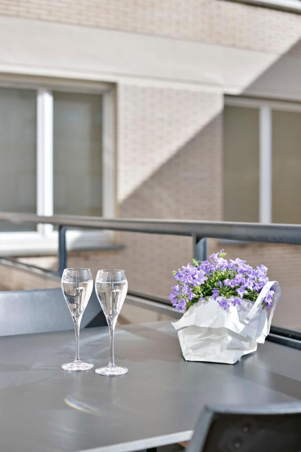 Huswell - Stylish Apartment At The Zeedijk Of Knokke Exterior photo